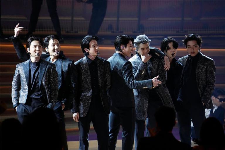 BTS 2022 bei den 64th Annual Grammy Awards in Las Vegas.