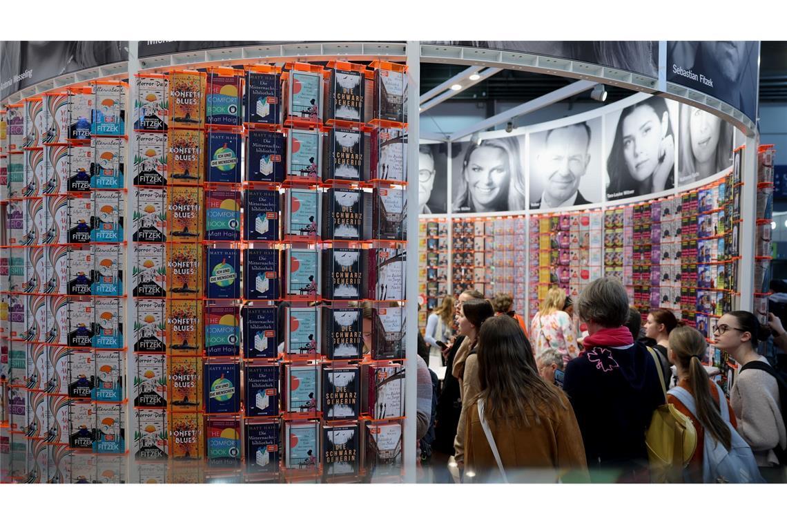 Buchmesse Leipzig gestartet: Besucher entdecken Neuheiten