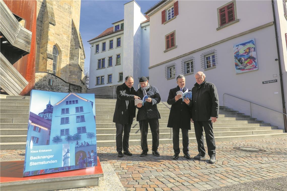 Ein Zeitzeuge und Akteur erzählt Buchpräsentation am Ort der Handlung, dem Kulturzentrum Stiftshof (von links): Martin Schick, Ernst Hövelborn, OB Frank Nopper und Autor Klaus Erlekamm. Fotos: A. Becher, Archiv