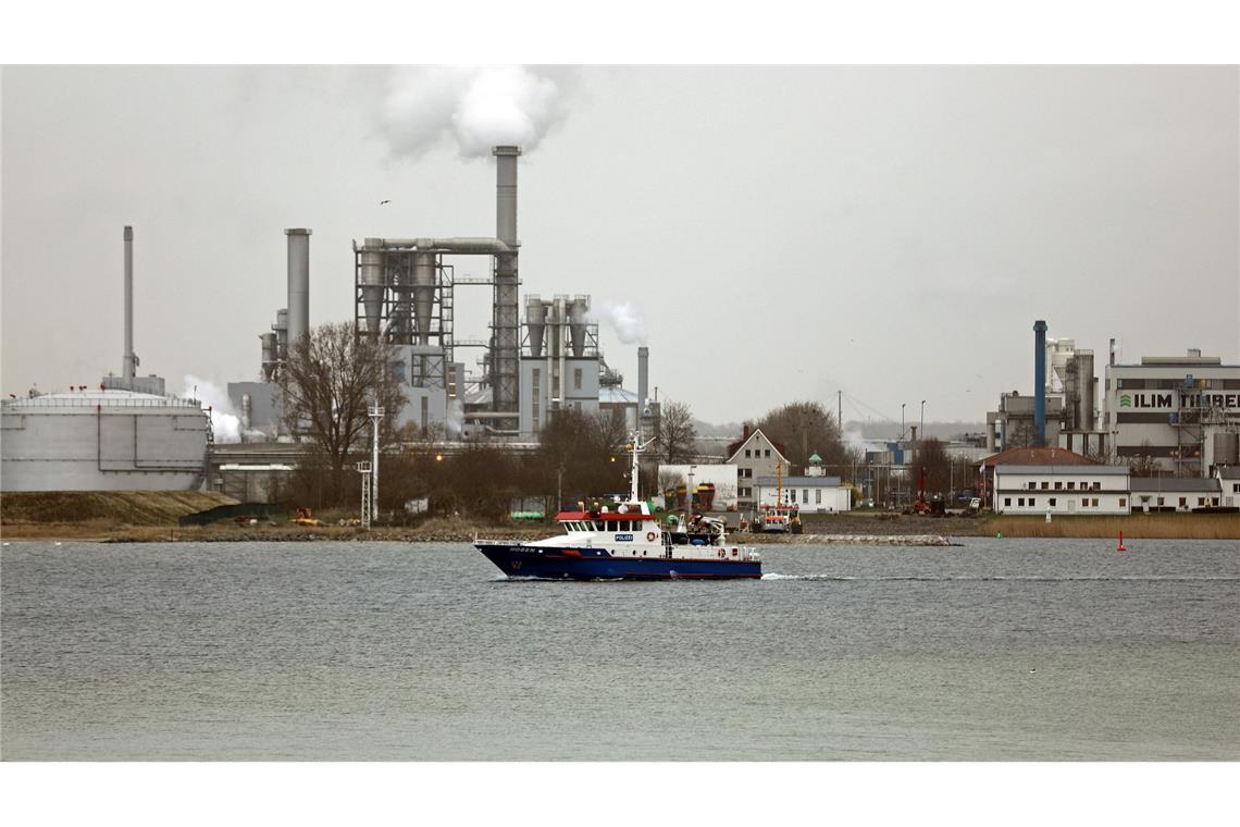 Buckelwal abgetaucht: In der Wismarer Bucht hält die Wasserschutzpolizei Ausschau