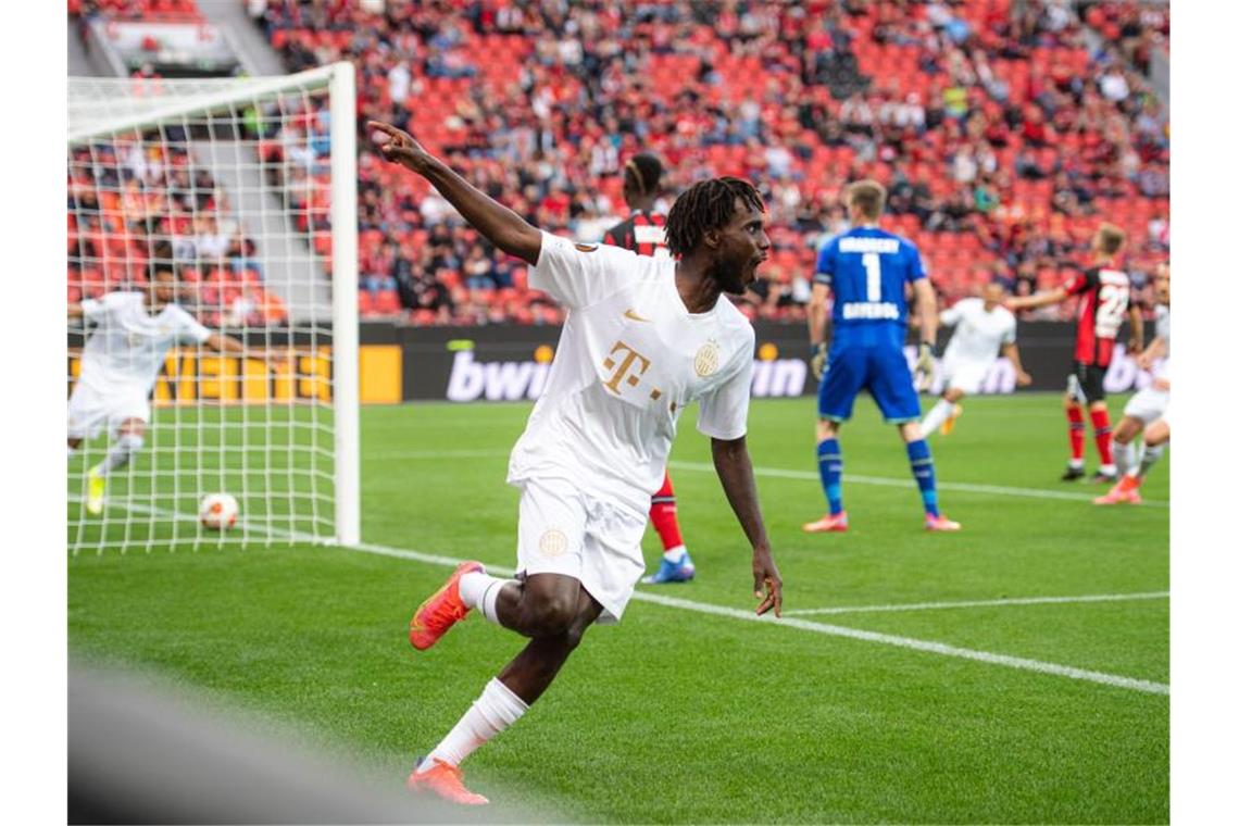 Budapests Tokmac Nguen jubelt nach seiner Vorlage zum 1:0 in Frankfurt. Foto: Marius Becker/dpa