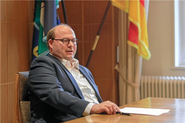 Bürgermeister Armin Mößner hofft, dass im kommenden Jahr das Baugebiet Siegelsberg-Ost und der Turnhallenneubau gut abgeschlossen werden können und dass es beim Schweizer-Areal vorangeht. Foto: Stefan Bossow