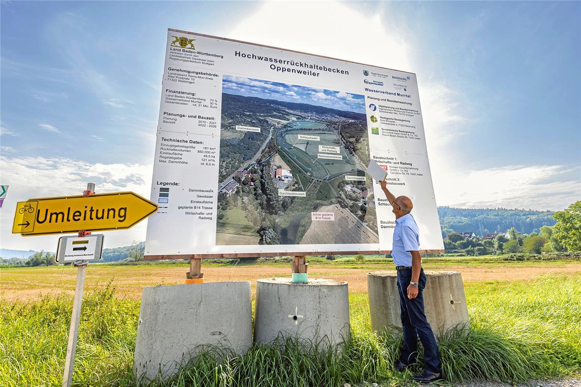 Beckenbau bei Murrhardt braucht längeren Vorlauf Bürgermeister Bernhard Bühler ist derzeit der Vorsitzende des Wasserverbands Murrtal. Mit dem Fortschritt des Beckens Oppenweiler ist er zufrieden. Foto: Dietmar van der Linden