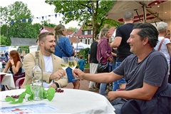 Bürgermeister Daniel Bogner (links) beim Tälestreff 2025 in Unterweissach. Archivfoto: Tobias Sellmaier
