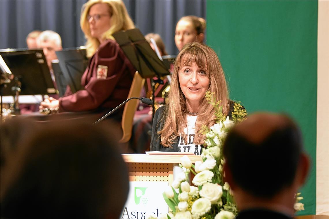 „Eine kleine Geste der Anerkennung“ Bürgermeisterin Sabine Welte-Hauff dankte den Ehrenamtlichen für ihren Einsatz und bat sie, nicht nachzulassen in Mut und Stärke.