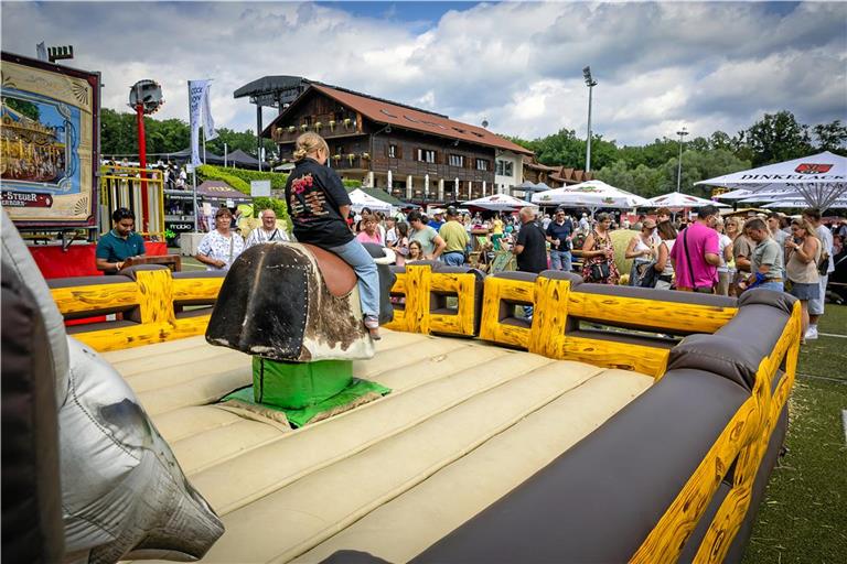 Bullenreiten ist eine der Attraktionen beim Bergfest. Foto: Alexander Becher