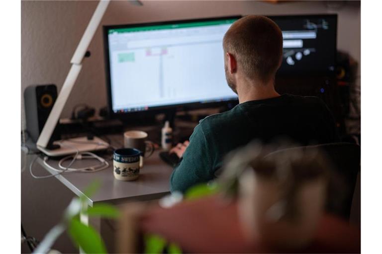 Bummelei oder eigenverantwortliches Arbeiten? Das Thema Homeoffice wird kontrovers diskutiert. Foto: Sebastian Gollnow/dpa
