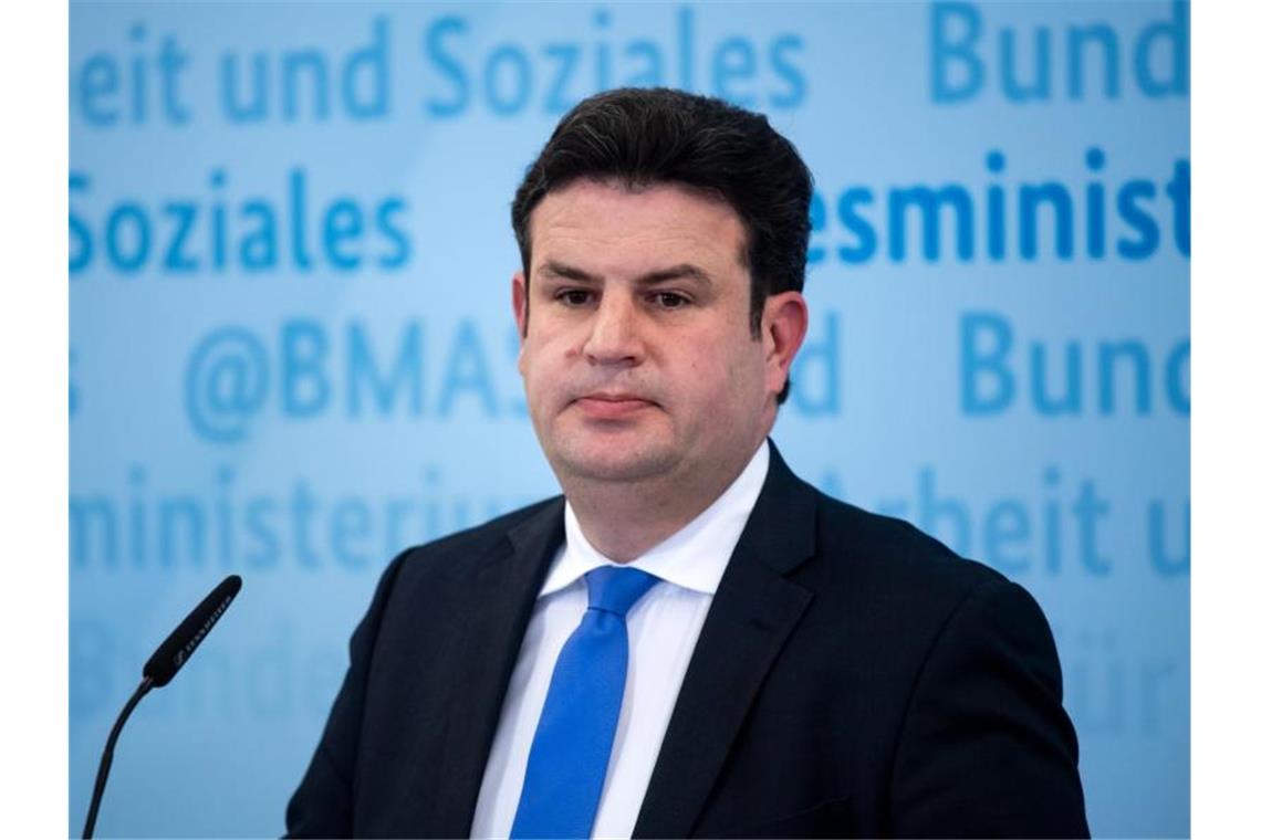 Bundesarbeitsminister Heil im Mai bei einer Pressekonferenz zu den Arbeitsbedingungen in der Fleischindustrie. Foto: Bernd von Jutrczenka/dpa