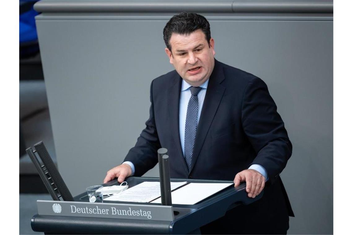 Heil will Kurzarbeiter-Regelung bis Ende 2021 verlängern Bundesarbeitsminister Hubertus Heil hält es für sinnvoll, die Regelungen für Kurzarbeit zu verlängern. Foto: Bernd von Jutrczenka/dpa