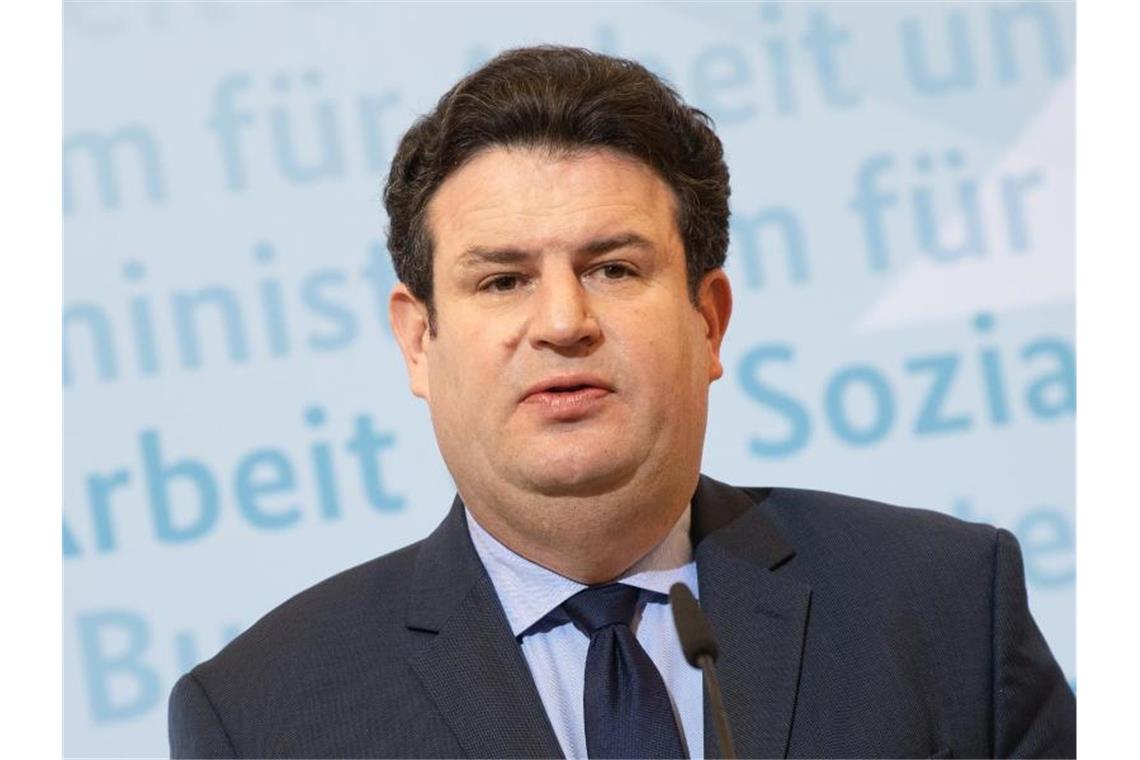 Arbeitsminister will neuen Schutzschirm für Azubis Bundesarbeitsminister Hubertus Heil (SPD) will mit Prämien auch in der anhaltenden Krise einen hohen Ausbildungsstand in den Betrieben sichern. Foto: Paul Zinken/dpa