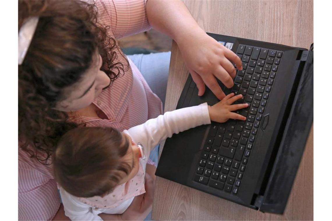 Neue Wohltaten für Arbeitnehmer und Eltern Bundesarbeitsminister Hubertus Heil (SPD) will mobiles Arbeiten etwa im Homeoffice erleichtern. Foto: Mascha Brichta