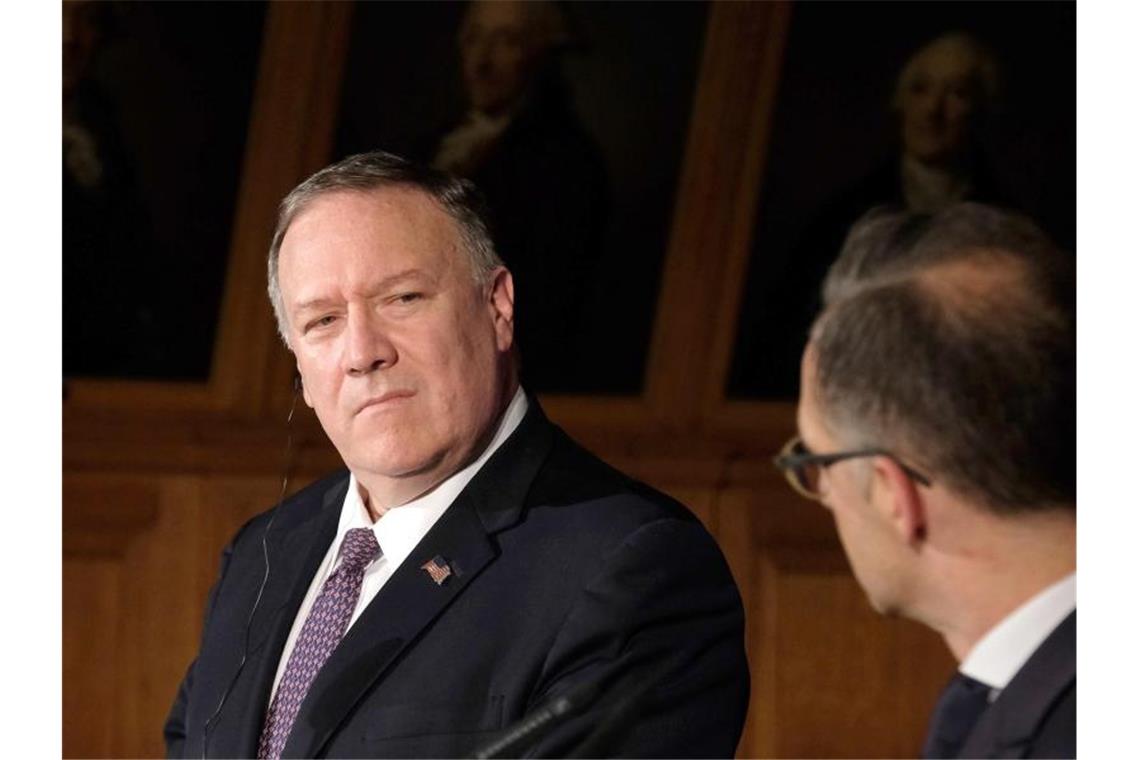 Pompeo und Maas legen gemeinsames Nato-Bekenntnis ab Bundesaußenminister Heiko Maas (r.), und Mike Pompeo, Außenminister der USA, während einer Pressekonferenz. Foto: Sebastian Willnow/dpa-Zentralbild/dpa
