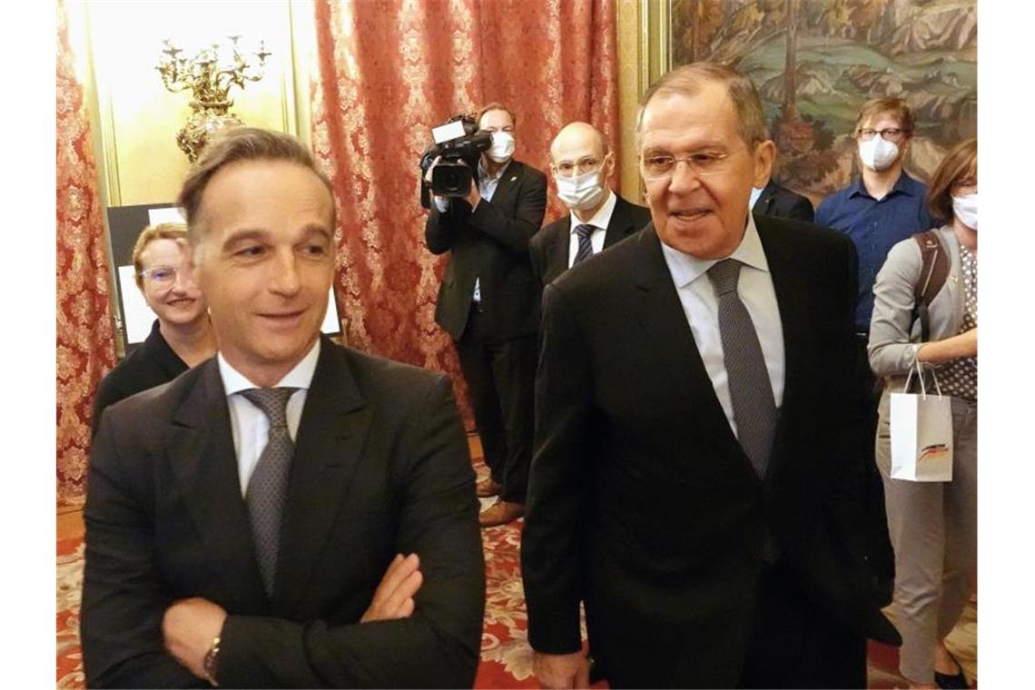Mord an Georgier: Maas droht Moskau mit weiteren Reaktionen Bundesaußenminister Heiko Maas trifft den russischen Außenminister Sergej Lawrow (r). Foto: Michael Fischer/dpa