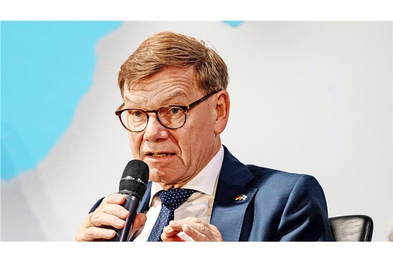 Bundesaußenminister Johann Wadephul hat den Vorfall mit russischen Drohnen über Polen scharf verurteilt.