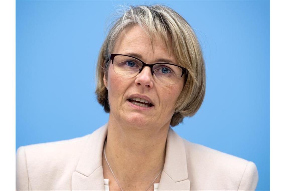 Bundesbildungsministerin Anja Karliczek (CDU) gegen flächendeckende Schulschließungen. Foto: Bernd von Jutrczenka/dpa