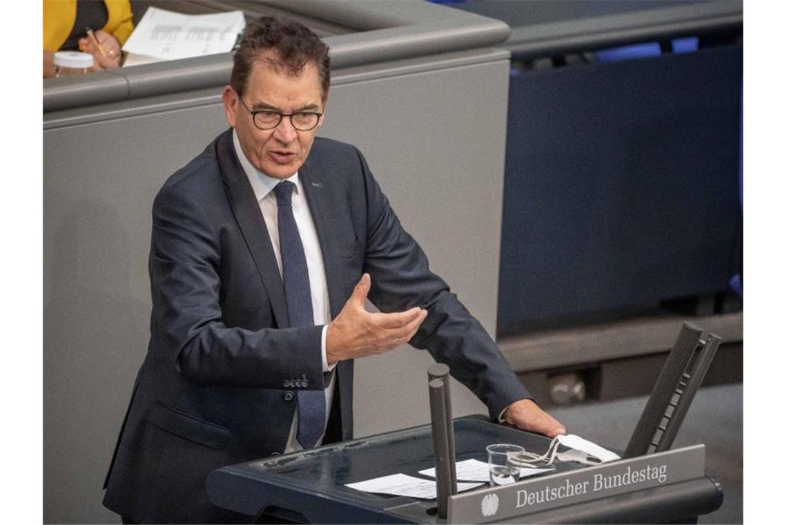 Bundesentwicklungsminister Gerd Müller mahnt Russland. Foto: Michael Kappeler/dpa