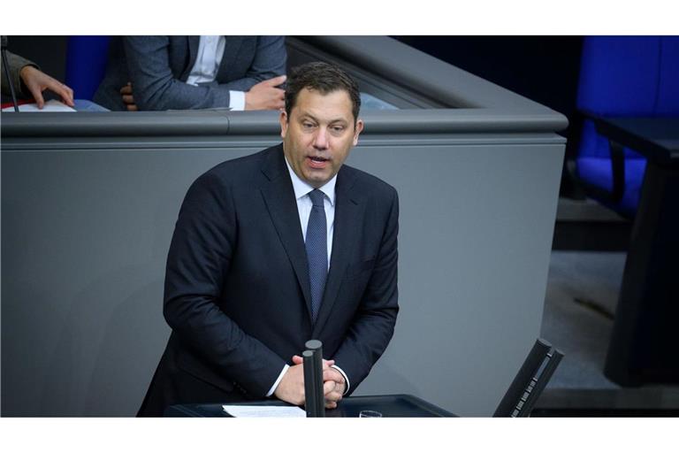 Bundesfinanzminister Klingbeil (SPD) zeigt sich offen dafür, Subventionen und Steuervergünstigungen um einen pauschalen Prozentsatz abzuschmelzen.