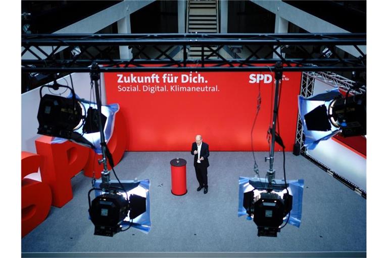 Bundesfinanzminister Olaf Scholz erläutert bei der Jahresklausur des SPD-Parteivorstands im Willy-Brandt-Haus in Berlin die Zukunftspläne der Sozialdemokraten. Foto: Kay Nietfeld/dpa