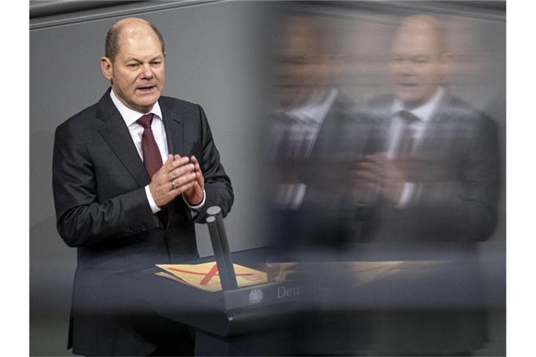 Bundesfinanzminister Olaf Scholz glaubt nicht, dass die neue Börsensteuer Kleinanleger abschreckt. Foto: Fabian Sommer/dpa
