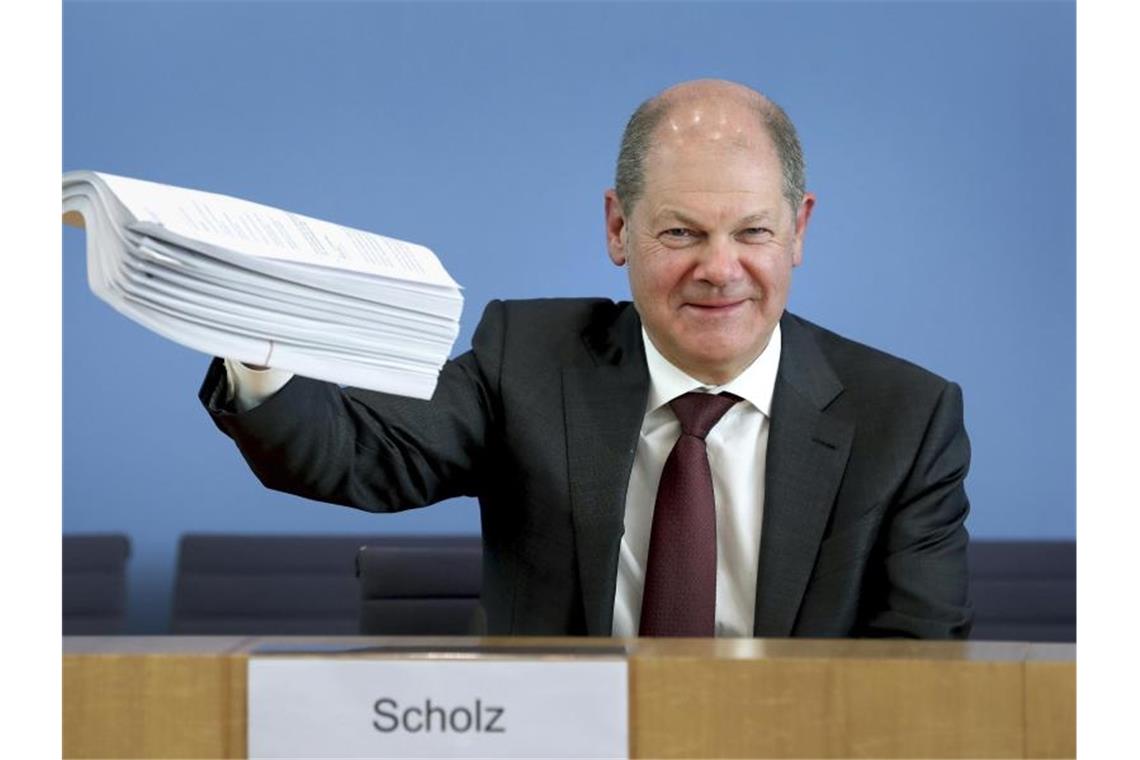 Bundesfinanzminister Olaf Scholz während der Pressekonferenz zum Hilfspaket der Bundesregierung. Foto: Michael Sohn/AP/POOL/dpa