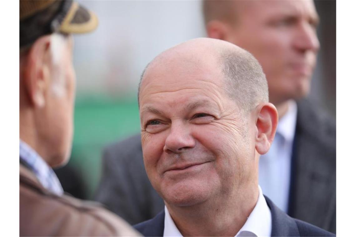 Bundesfinanzminister Olaf Scholz war beim Wahlkampfabschluss der SPD in Gera dabei. Die SPD steuert einer Umfrage zufolge auf neun Prozent zu. Foto: Bodo Schackow/dpa-Zentralbild/dpa