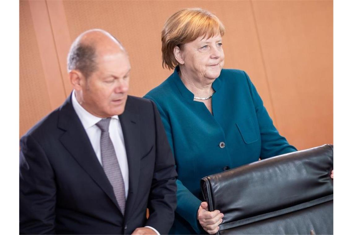Bundesfinanzminister Scholz zusammen mit Bundeskanzlerin Merkel vergangene Woche vor einer Kabinetssitzung im Kanzleramt. Foto: Michael Kappeler
