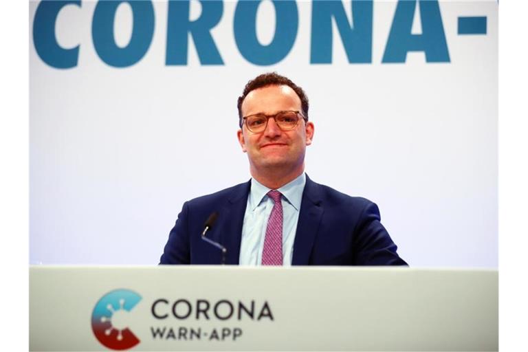 Bundesgesundheitsminister Jens Spahn (CDU) bei der Präsentation der offiziellen Corona-Warn-App. Foto: Hannibal Hanschke/Reuters Pool/dpa