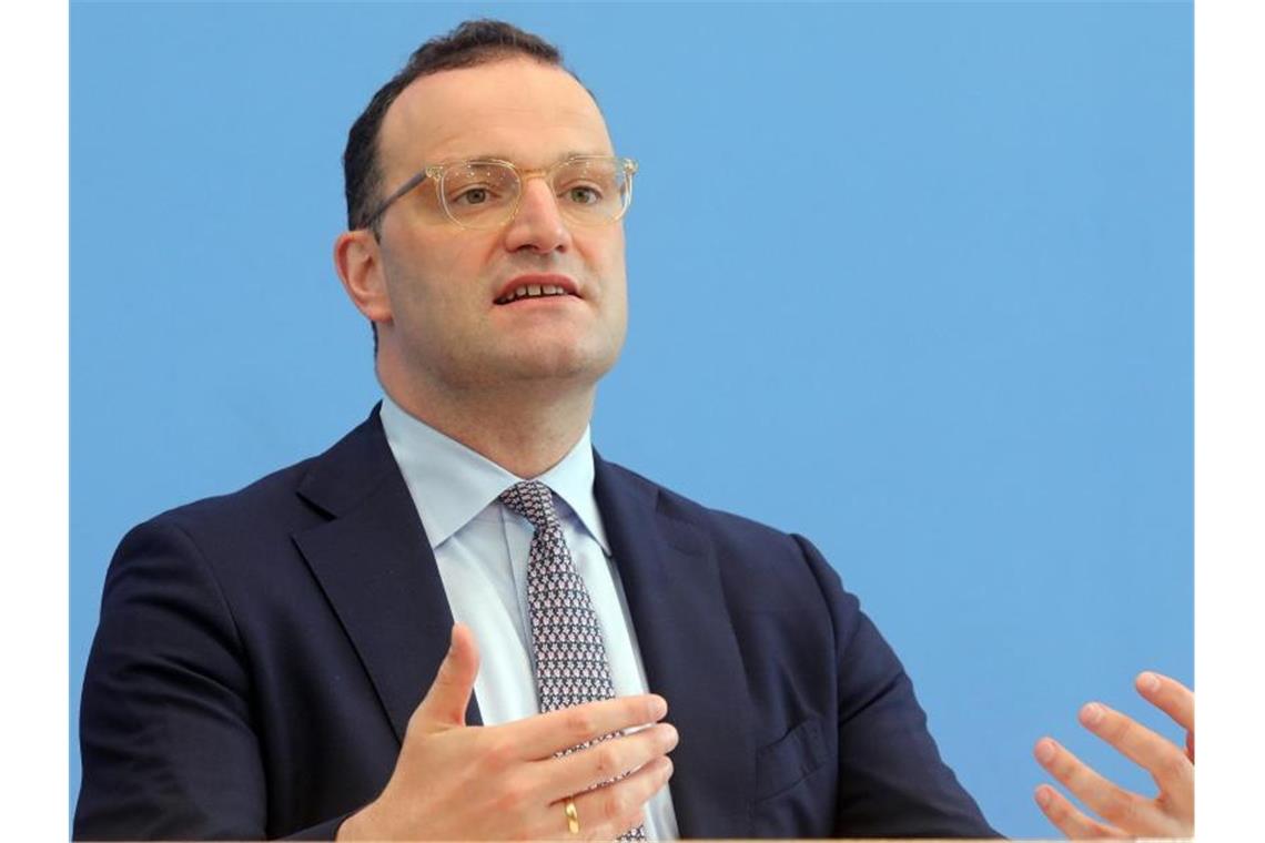 Bundesgesundheitsminister Jens Spahn (CDU) mach Hoffnung auf vollere Fußball-Stadien. Foto: Wolfgang Kumm/dpa