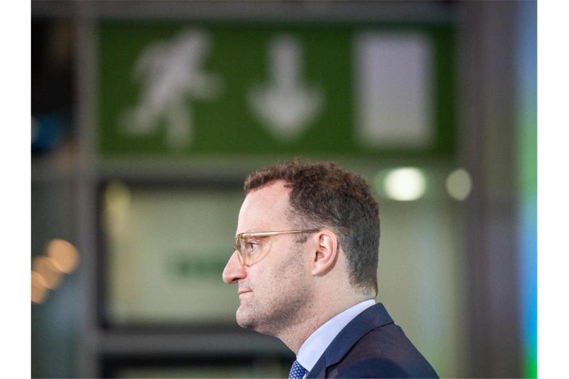 Coronavirus breitet sich in Deutschland aus Bundesgesundheitsminister Jens Spahn (CDU) spricht bei einer Pressekonferenz über die Situation in Zusammenhang mit dem Coronavirus. Foto: Christophe Gateau/dpa