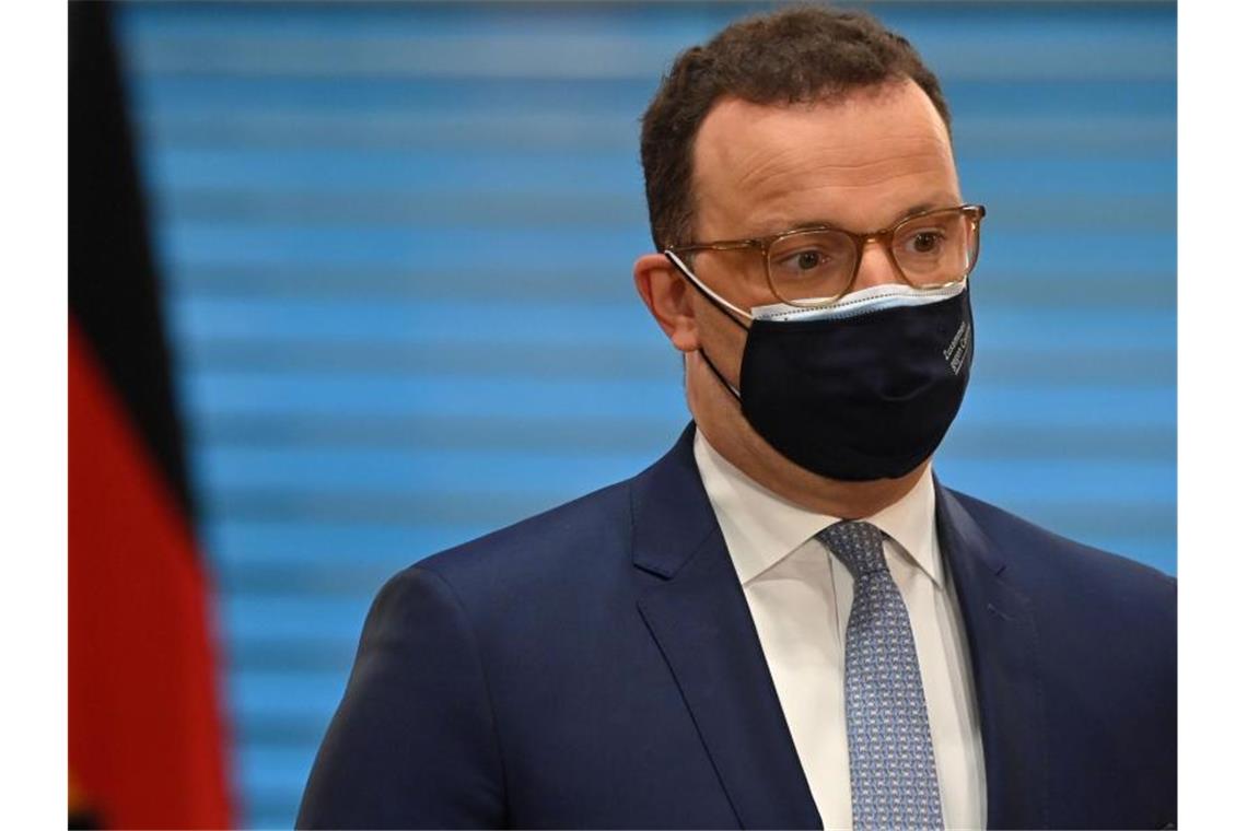 Spahn will Astrazeneca-Impfstoff für alle freigeben Bundesgesundheitsminister Jens Spahn (CDU) strebt eine sofortige Freigabe des Corona-Impfstoffs von Astrazeneca für alle Impfwilligen an. Foto: John Macdougall/AFP Pool/dpa