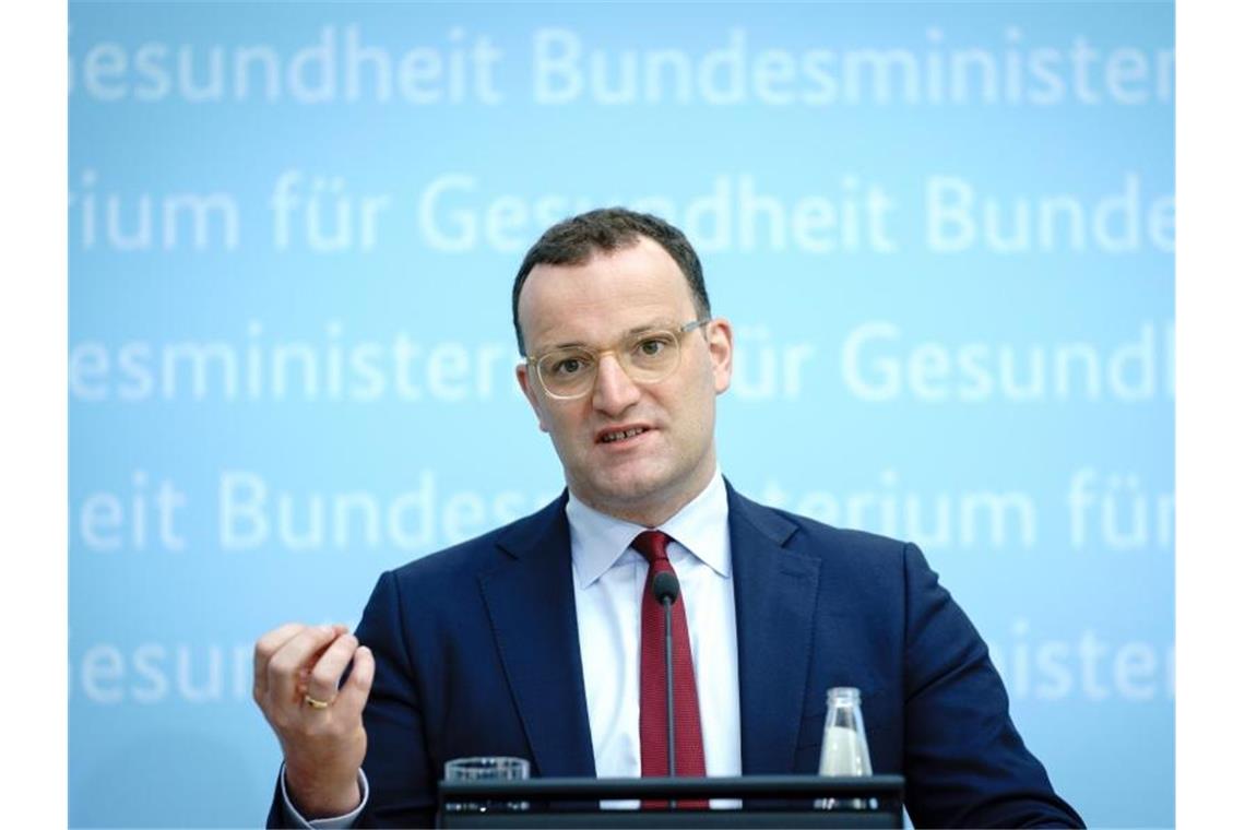 Spahn warnt vor Leichtsinn: „Sonst holt uns das wieder ein“ Bundesgesundheitsminister Jens Spahn: „Die dritte Welle ist gebrochen. Aber sie ist noch nicht unten.“. Foto: Kay Nietfeld/dpa