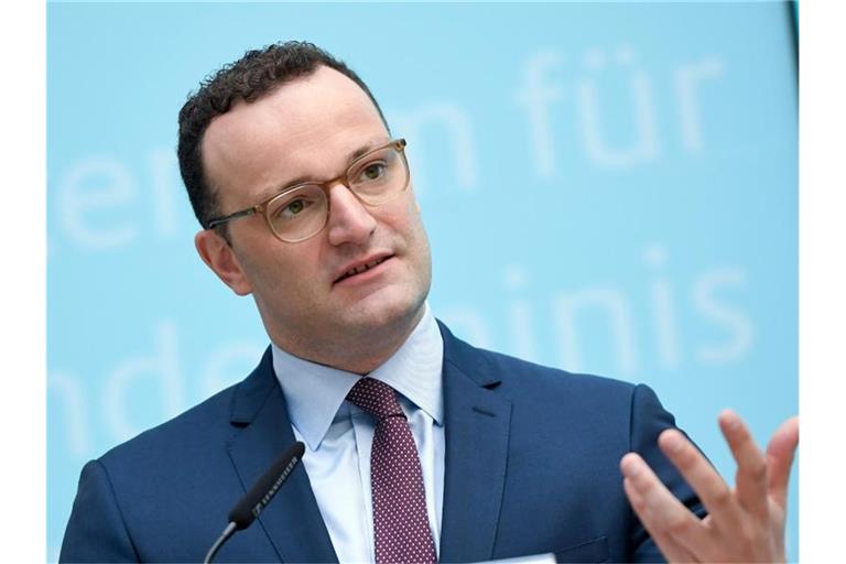 Bundesgesundheitsminister Jens Spahn: „Diese angebliche Therapie macht krank und nicht gesund.“. Foto: Britta Pedersen/zb/dpa