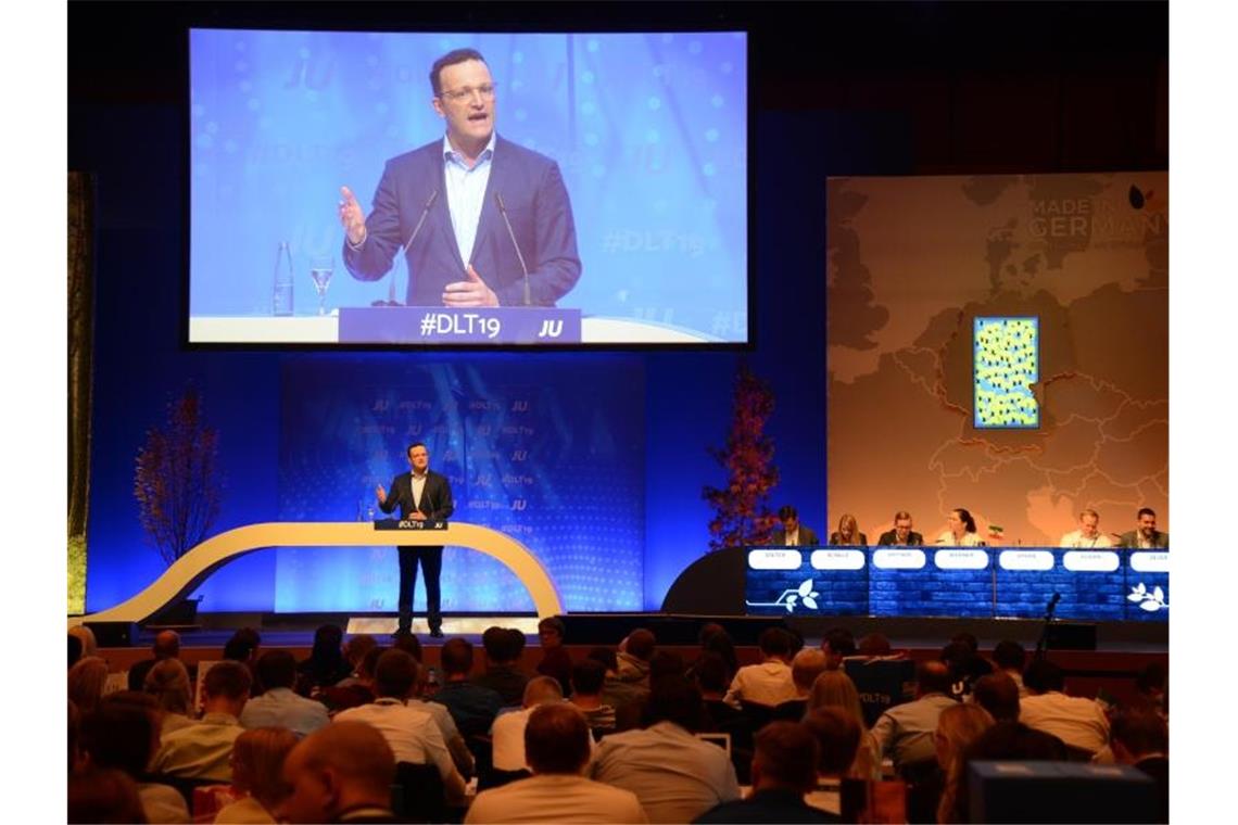 Union ringt auf JU-Deutschlandtag um Geschlossenheit Bundesgesundheitsminister Jens Spahn: „Es geht darum, dass wir wieder ein bisschen mehr gute Laune und Zuversicht haben.“. Foto: Harald Tittel/dpa