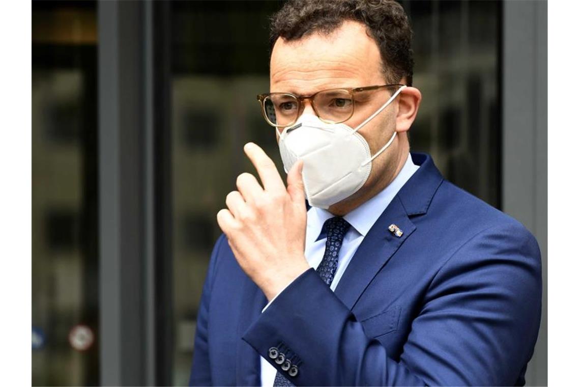 Bundesgesundheitsminister Jens Spahn mit Atemschutzmaske. Foto: Piroschka Van De Wouw/ANP/dpa