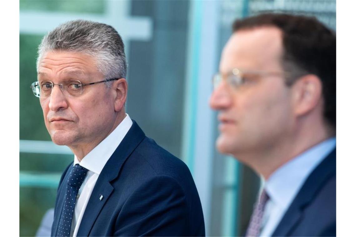 Bundesgesundheitsminister Jens Spahn (r.) und RKI-Chef Lothar H. Wieler während der Bundespressekonferenz zur aktuellen Corona-Lage. Foto: Bernd von Jutrczenka/dpa