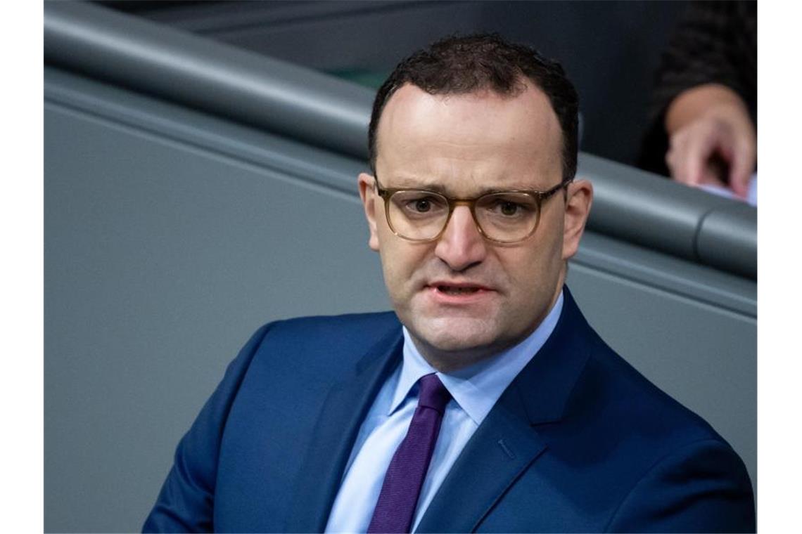 Bundesgesundheitsminister Jens Spahn spricht in einer Plenarsitzung im Deutschen Bundestag. Foto: Bernd von Jutrczenka/dpa