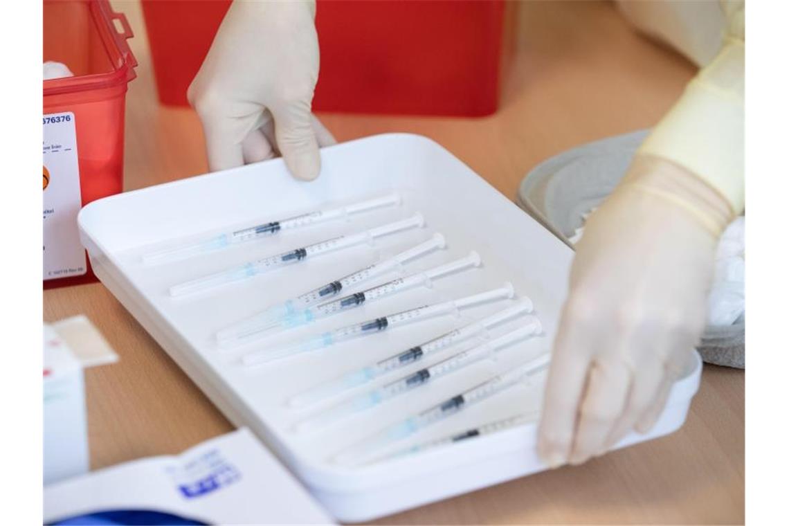 Bundesgesundheitsminister Spahn erwartet, dass die Impfpriorisierung im Juni aufgehoben werden kann. Foto: Friso Gentsch/dpa