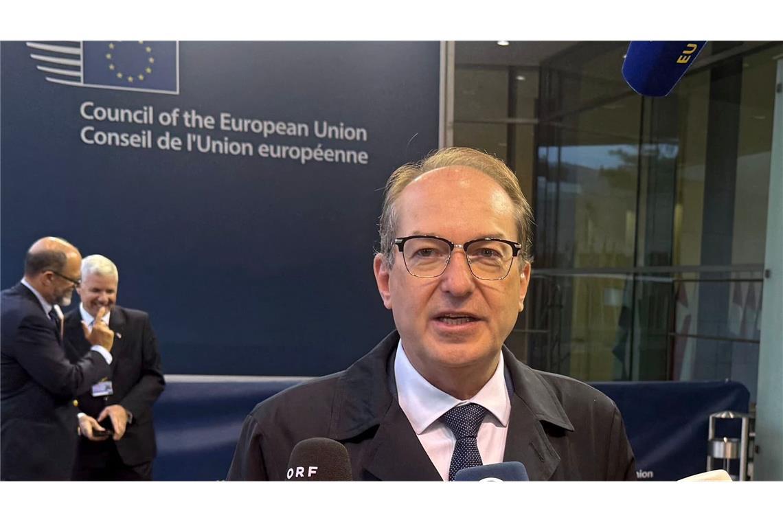 Bundesinnenminister Alexander Dobrindt (CSU) gibt vor dem Treffen der EU-Innenminister ein Statement. (zu dpa: «Migration als Waffe? EU diskutiert Spielraum bei Asylrecht»)