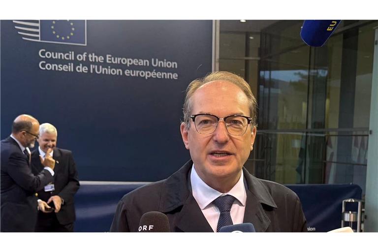 Bundesinnenminister Alexander Dobrindt (CSU) gibt vor dem Treffen der EU-Innenminister ein Statement. (zu dpa: «Migration als Waffe? EU diskutiert Spielraum bei Asylrecht»)