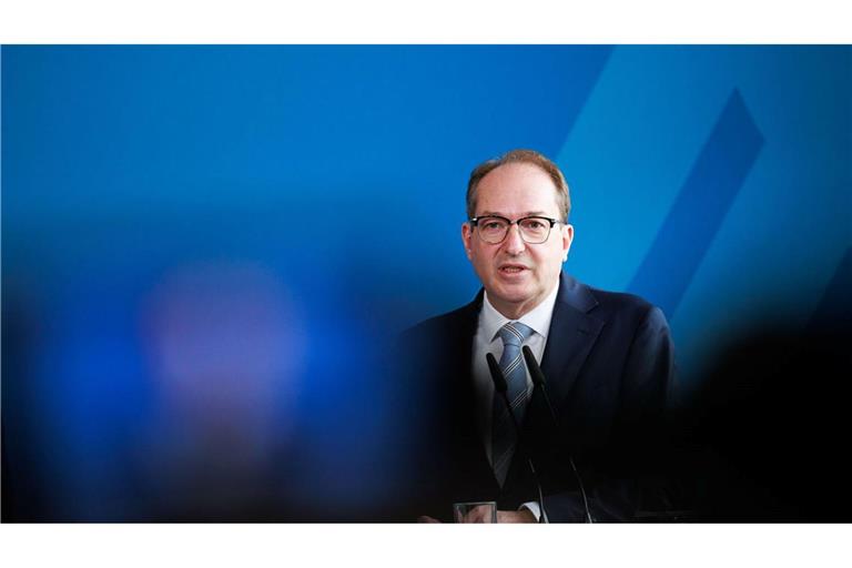 Bundesinnenminister Alexander Dobrindt (CSU) sagt, für Minister und den Bundeskanzler werde es keine Erhöhung geben.