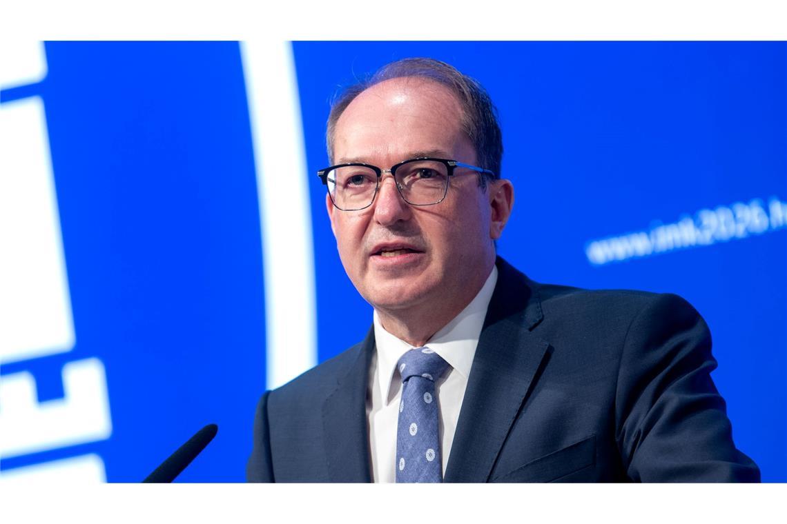 Bundesinnenminister Alexander Dobrindt (CSU) will deutlich mehr Abschiebungen nach Afghanistan. (Archivbild)