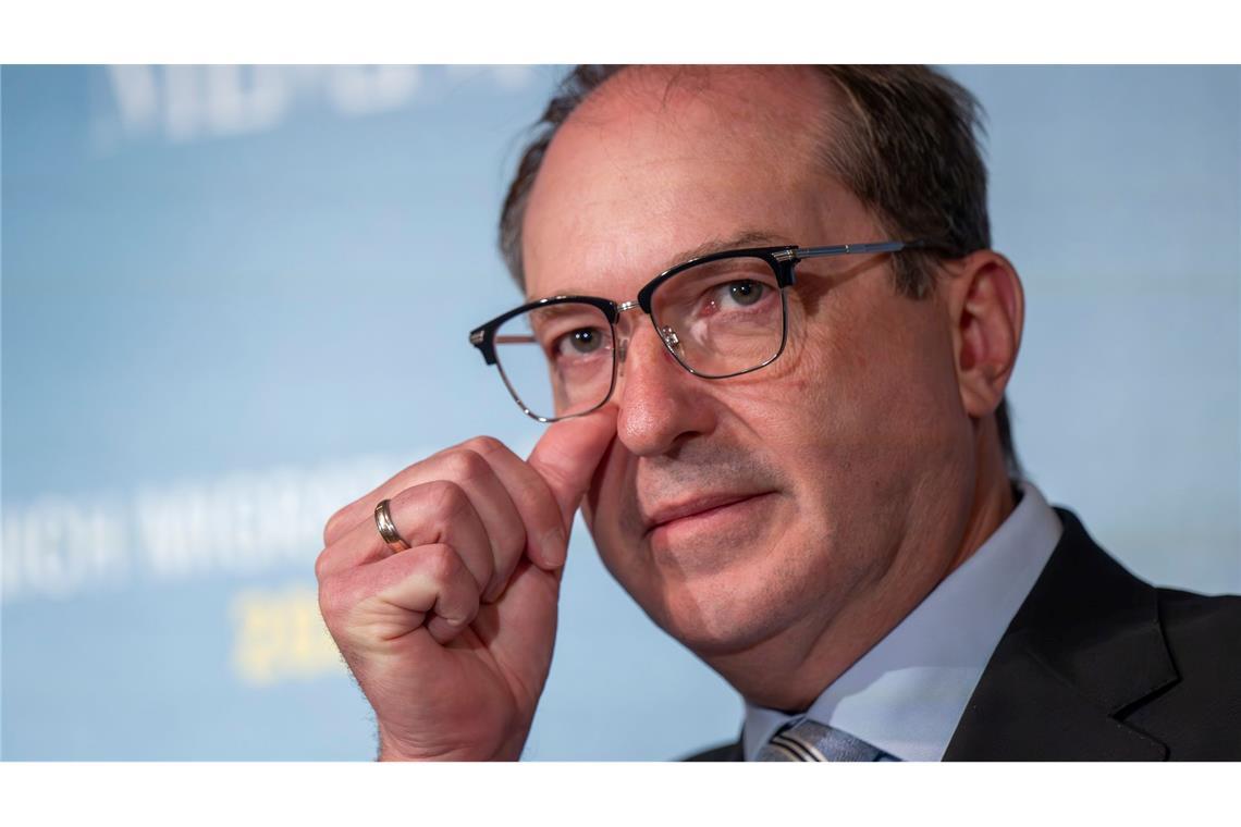 Bundesinnenminister Alexander Dobrindt will beim Thema Migration weiter Druck machen und die europäische Asylpolitik "schärfen und härten" - konkrete Ergebnisse gab es beim Treffen mit seinen Amtskollegen in München aber keine.