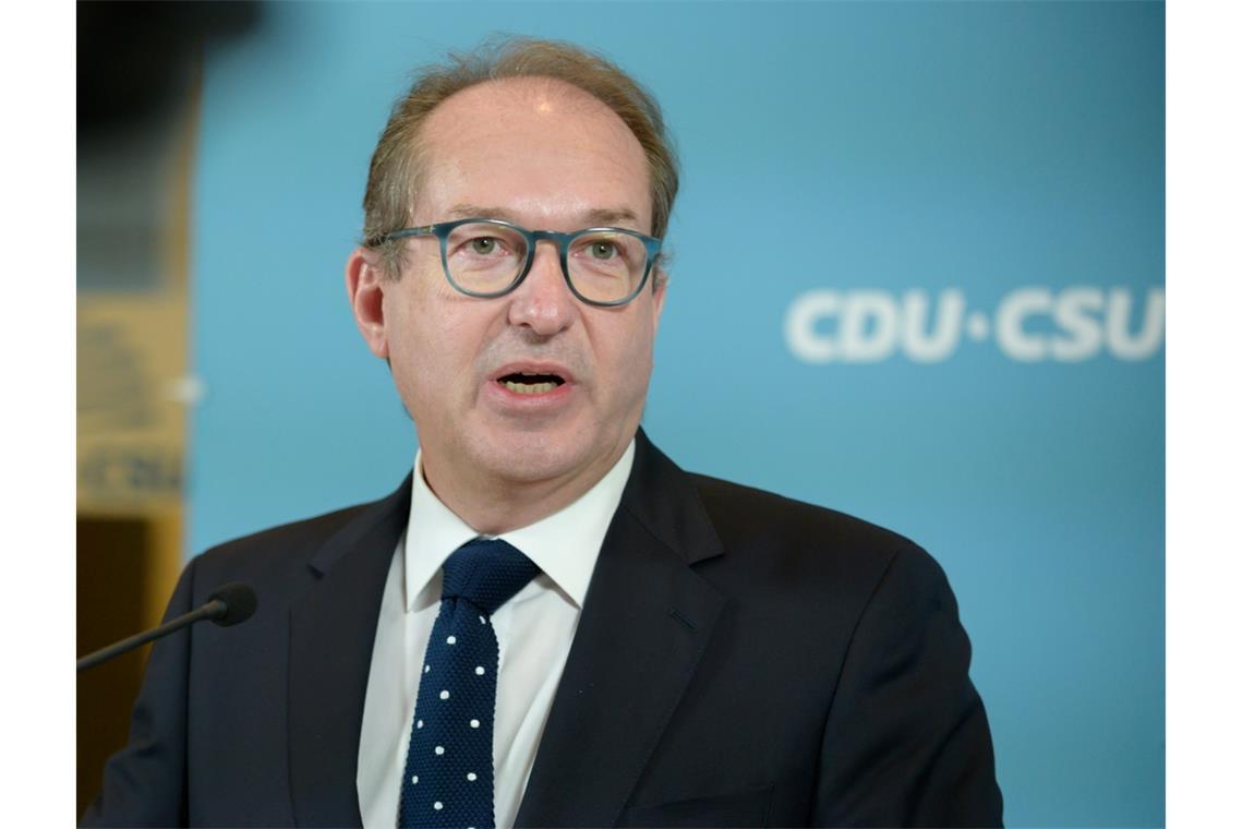 Dobrindt stellt Zahlen zur politisch motivierten Kriminalität vor Bundesinnenminister Dobrindt stellt heute die neuen Zahlen zur politisch motivierten Kriminalität vor.