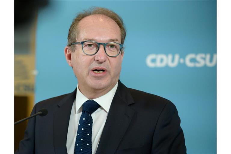 Bundesinnenminister Dobrindt stellt heute die neuen Zahlen zur politisch motivierten Kriminalität vor.