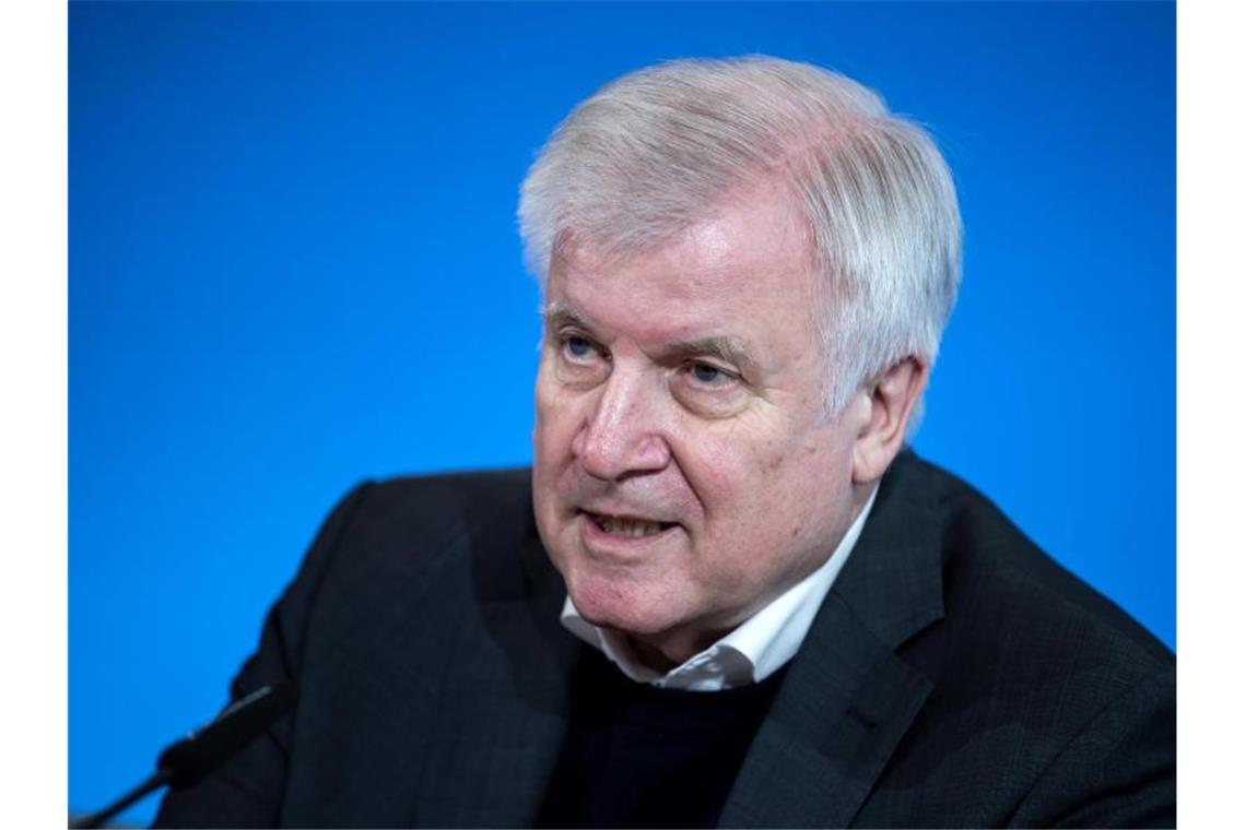 Betätigungsverbot für Hisbollah in Deutschland Bundesinnenminister Horst Seehofer (CSU) verhängte am Donnerstag ein Betätigungsverbot gegen die schiitische Islamisten-Vereinigung. Foto: Bernd von Jutrczenka/dpa