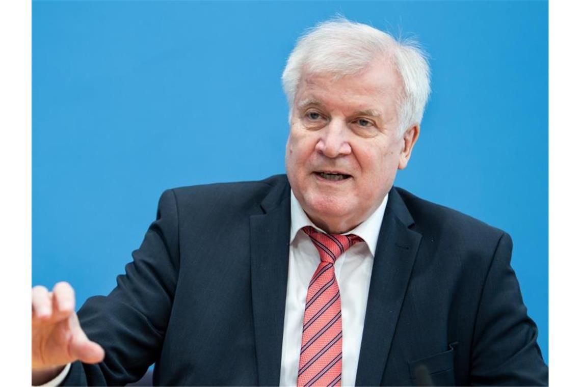 Bundesinnenminister Horst Seehofer: „Es hat sich an meiner Position nichts geändert.“. Foto: Bernd von Jutrczenka/dpa Pool/dpa