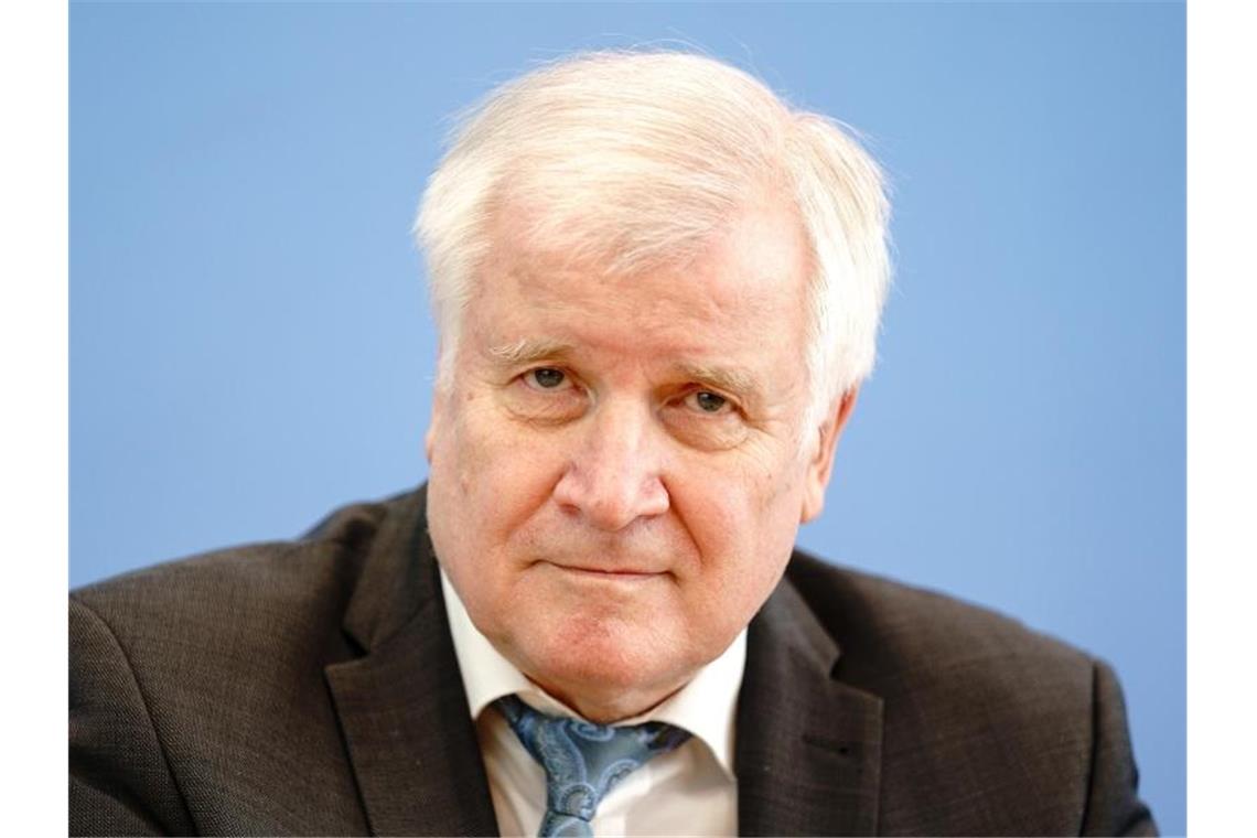 Bundesinnenminister Horst Seehofer kritisiert die UEFA. Foto: Kay Nietfeld/dpa