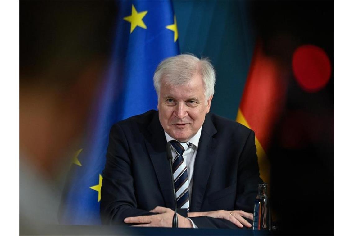 Seehofer verteidigt Asylpaket: Keine „Sonderlasten“ Bundesinnenminister Horst Seehofer leitet das EU-Innenministertreffen zur Reform der Migrations- und Asylpolitik. Foto: John Macdougall/AFP/Pool/dpa