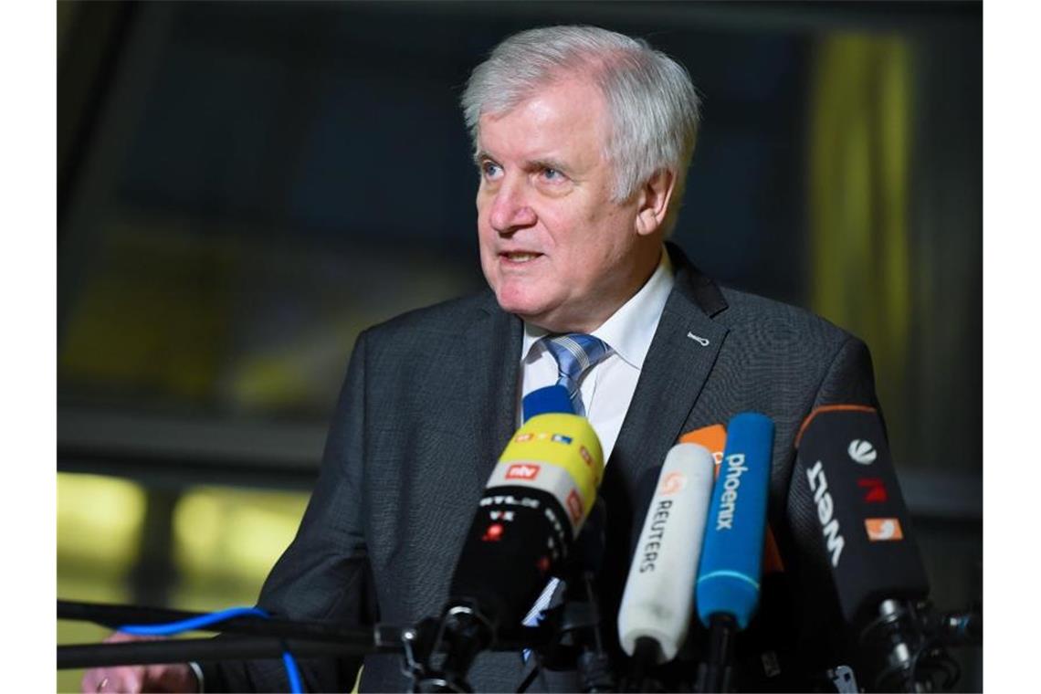 Seehofer offen für Aufnahme von Flüchtlingskindern Bundesinnenminister Horst Seehofer trifft sich am Mittwochabend mit seinen EU-Kollegen, um über die Lage an der türkisch-griechischen Grenze und in den griechischen Lagern zu beraten. Foto: Sonja Wurtscheid/dpa