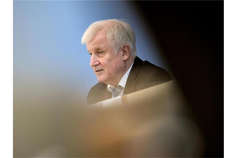 Bundesinnenminister Horst Seehofer während der Pressekonferenz zum Jahresbericht der Bundespolizei. Foto: Britta Pedersen